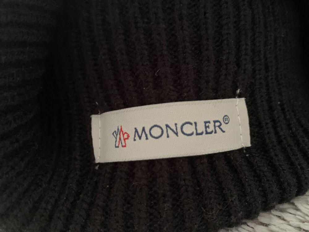 Czapka moncler opis*