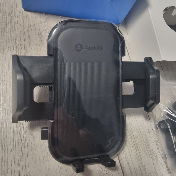 Uchwyt na telefon na kratkę