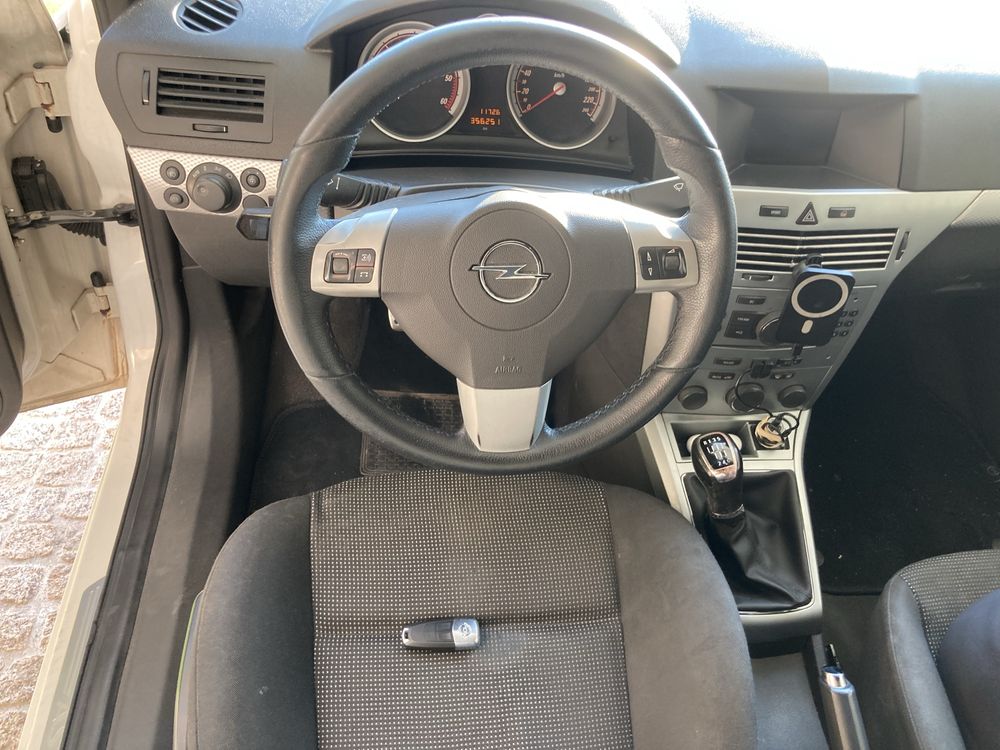 Opel Astra GTC 1.9 Cdti