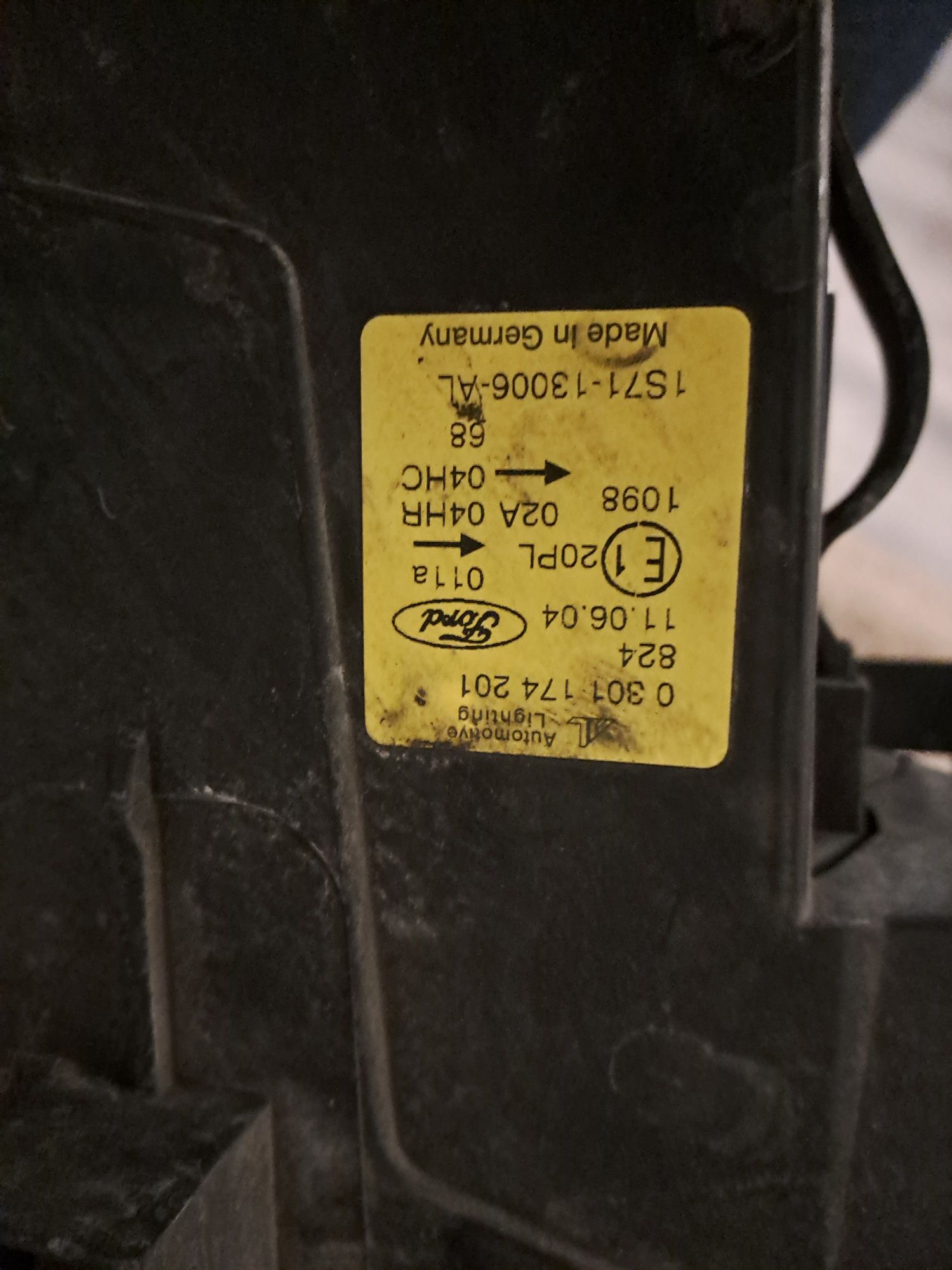 Lampa przód przednia prawa lewa Ford Mondeo MK3