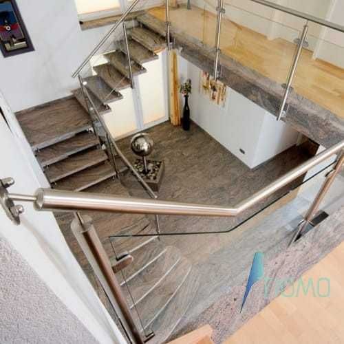 Balustrada zewnętrzna balkonowa szklana słupki kwadrat