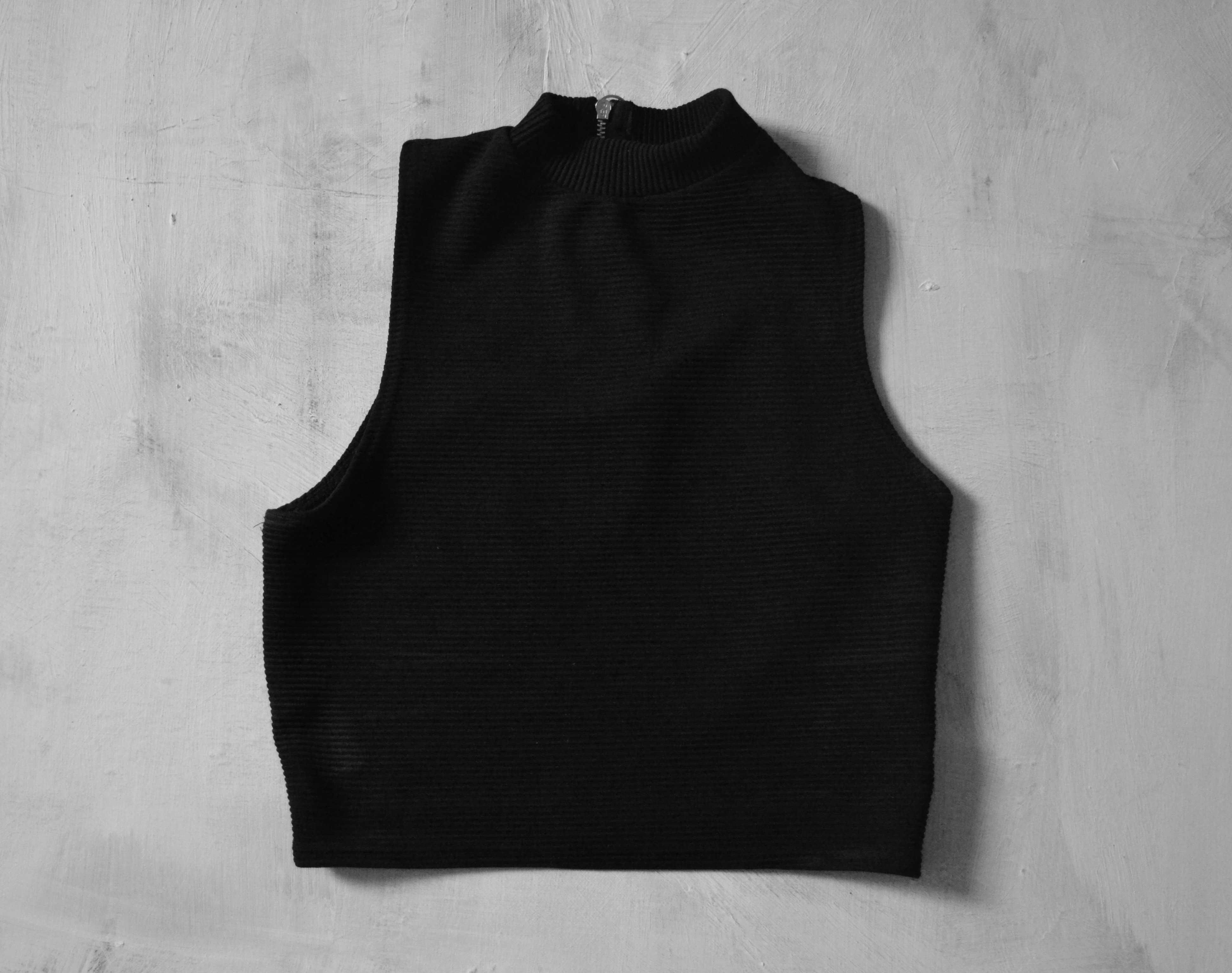 krótka bluzka na imprezę S ze stójką new look crop top