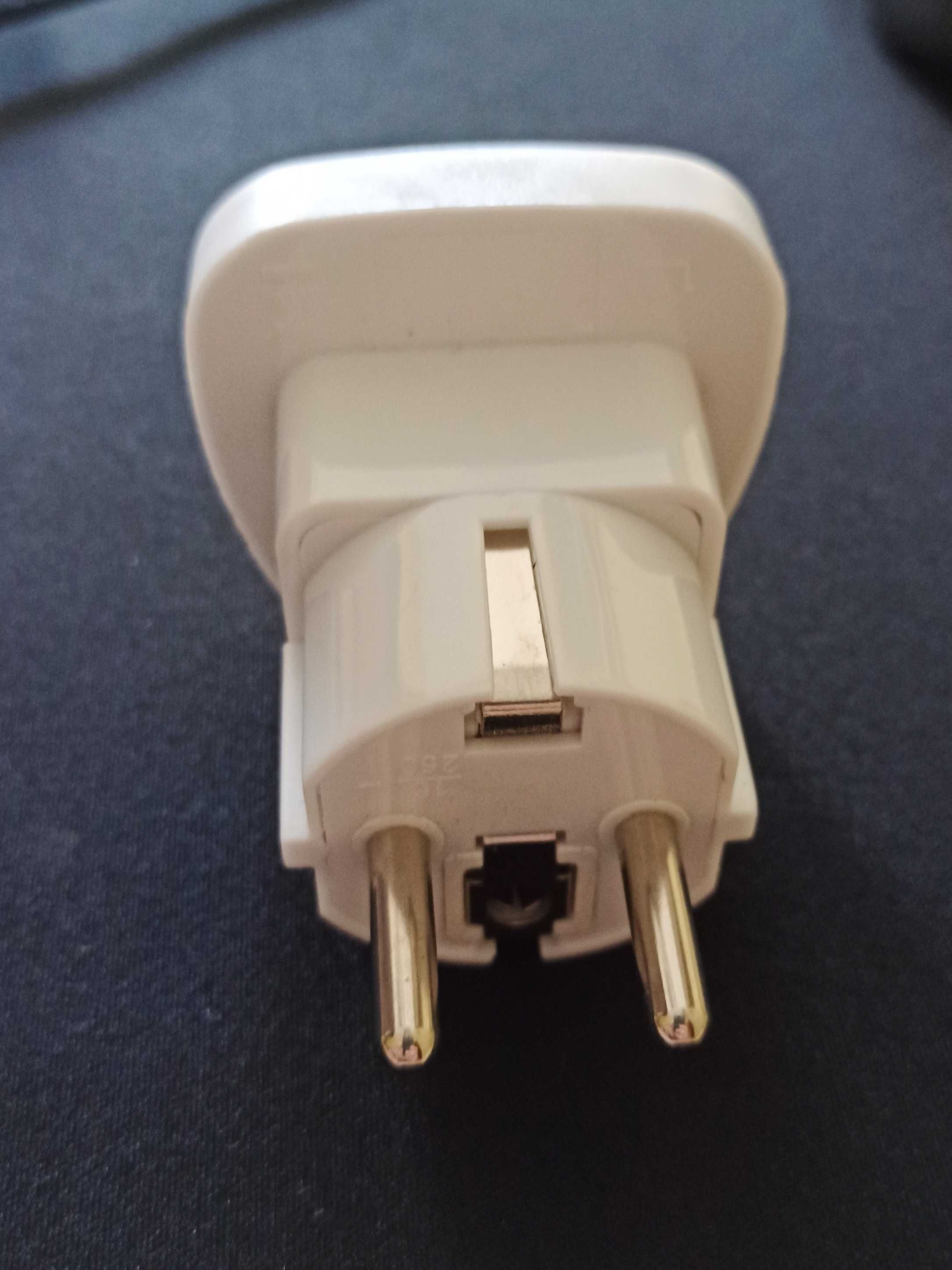 Adaptador Conversor Universal AC de Tomadas US UK AUS para Europeia EU