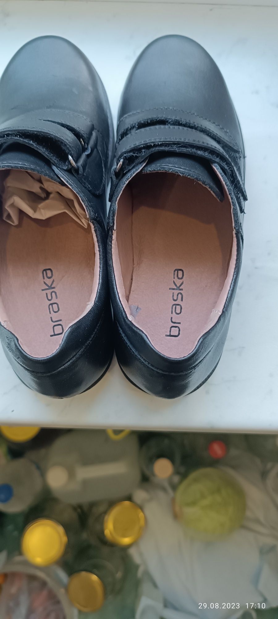 Новые школьные туфли фирмы BRASKA