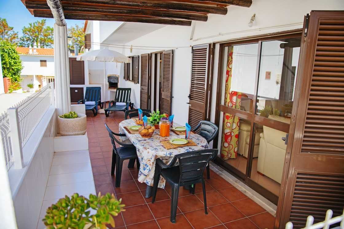 Moradia T3+1 no Centro Olhos de Água- Torre da Medronheira- Albufeira