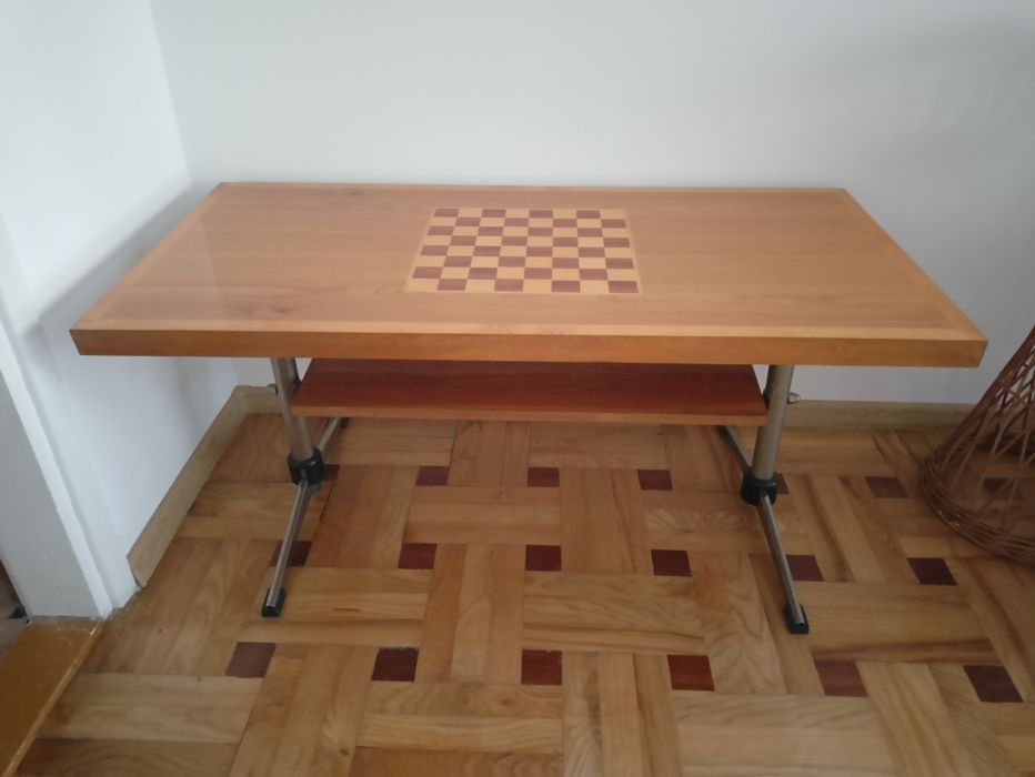 Stolik kawowy PRL „Kalwarianka”, lata 70., blat z szachownicą