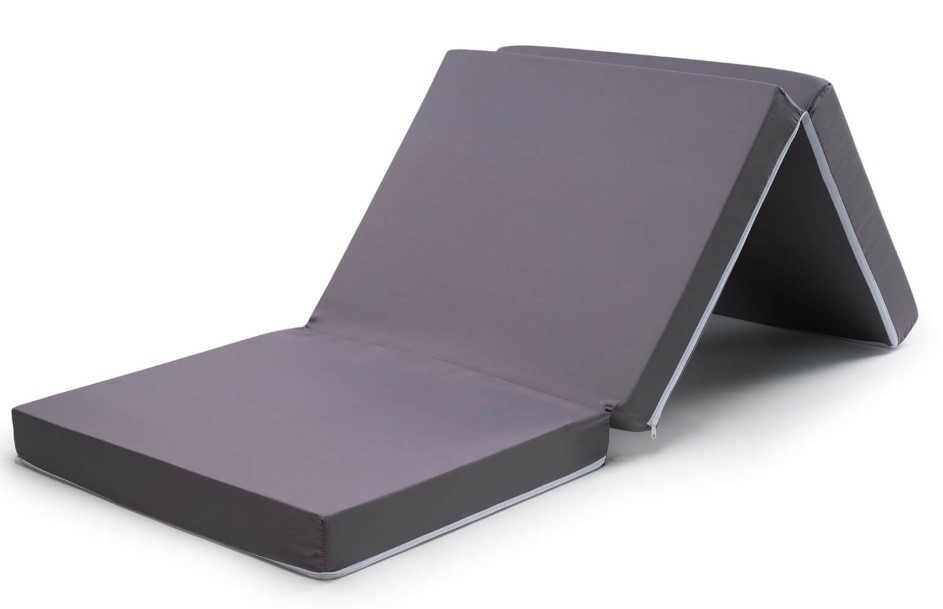 2 materace gąbkowe składane ; 200 cm x 60 x 8 cm z prześcieradłami .