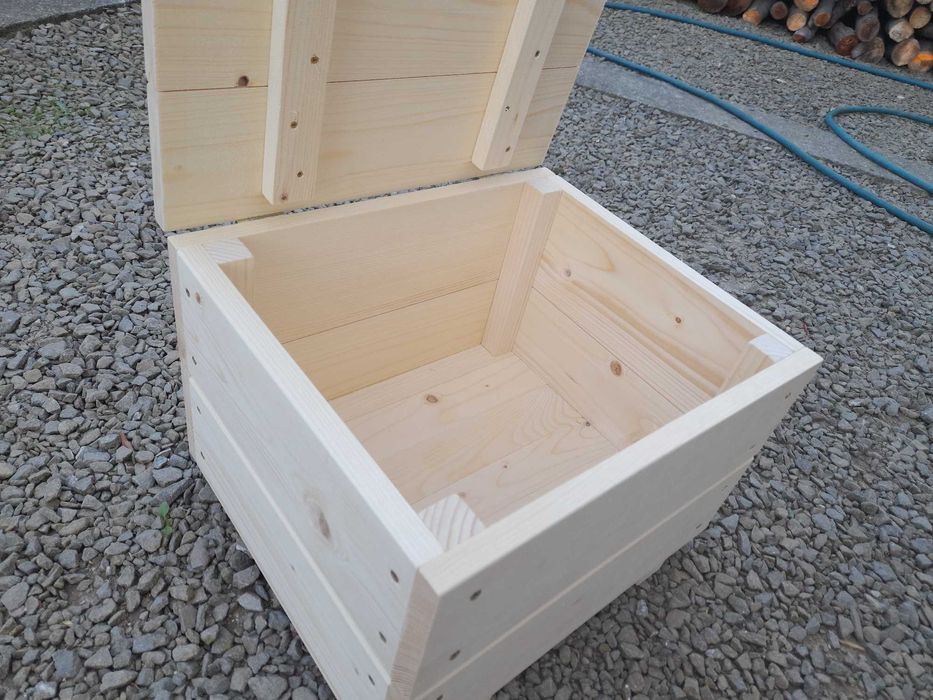 Skrzynie, kufry, pojemniki drewniane