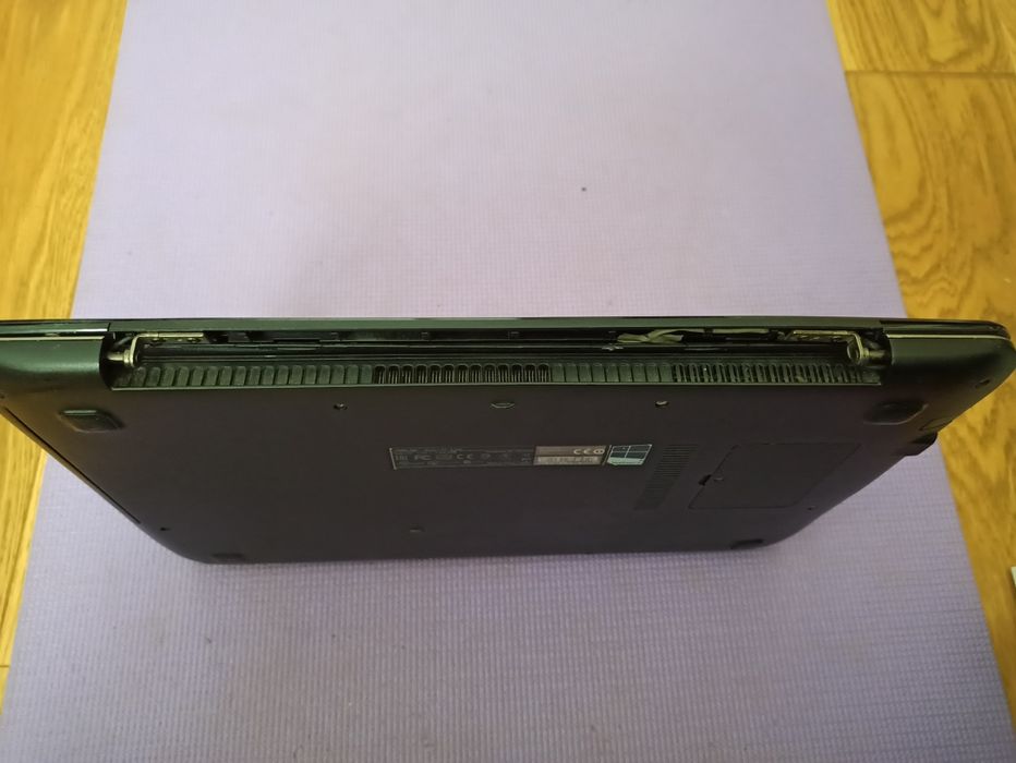 Komputer ASUS R556L i5 12GB RAM GeForce