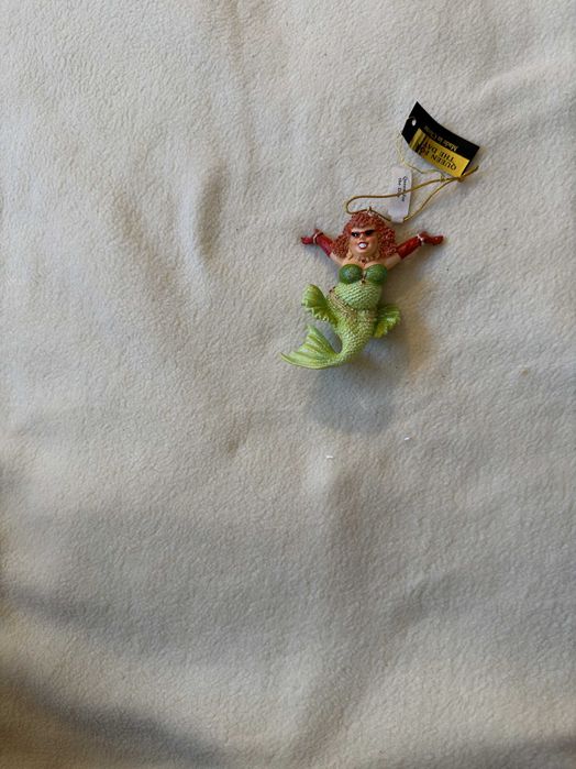 Enfeite sereio merman em porcelana com glitter – vários