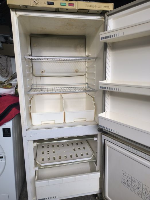 Холодильник снайже 2 камерний в гарному робочому стані