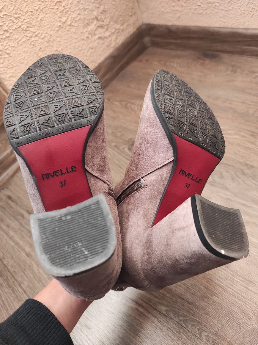 Новые замшевые женские ботинки Nivelle