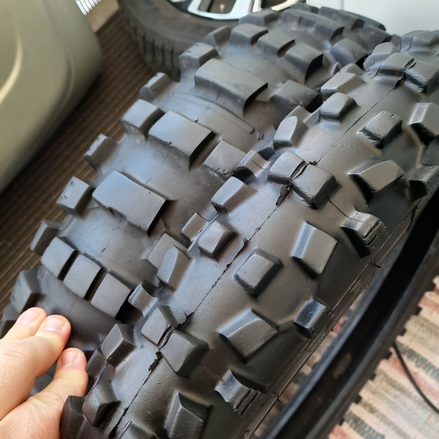 Резина мотошини кросс ендуро R 19 21 Michelin Heidenau Maxxis