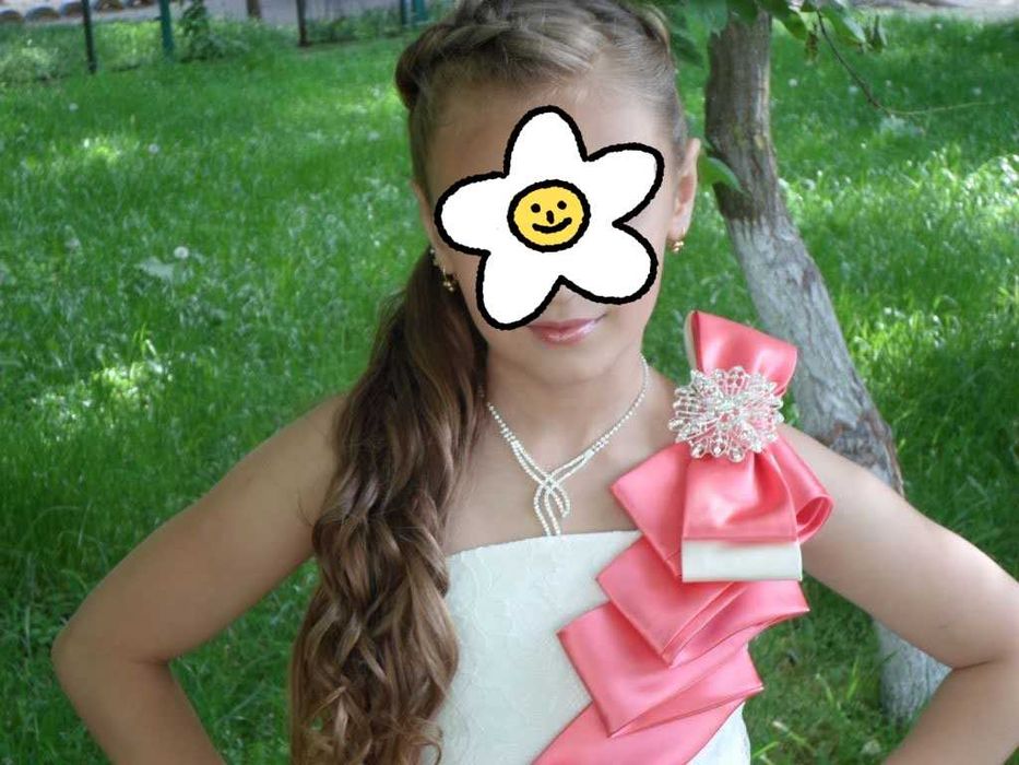 Нарядное платье на девочку 8-9 лет