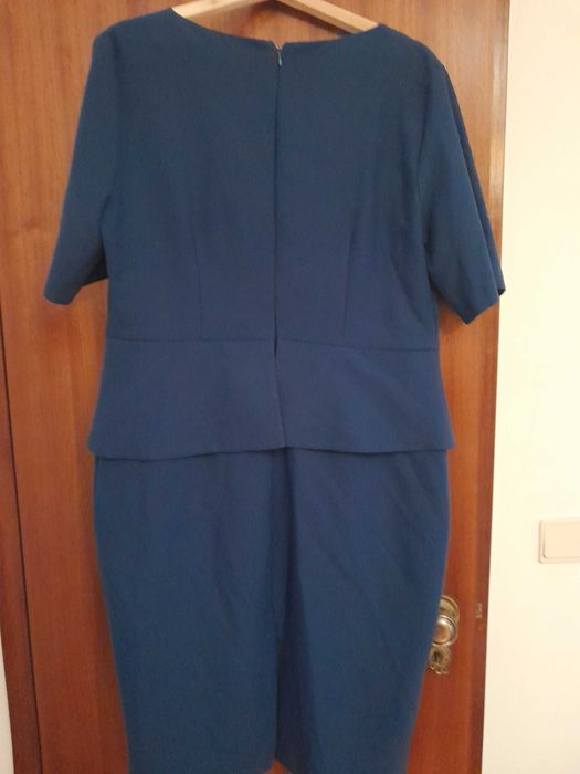 Vestido azul escuro elegante, caimento travado| marca Lady morgana