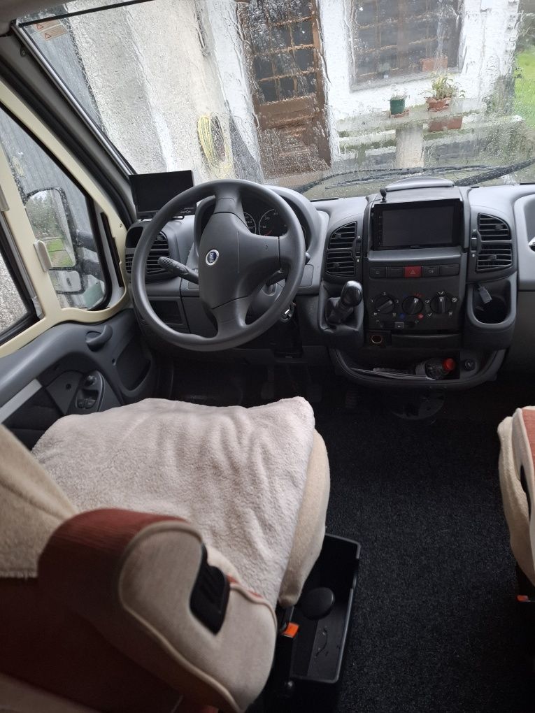 Autocatavana Burstner 2800 perfilada