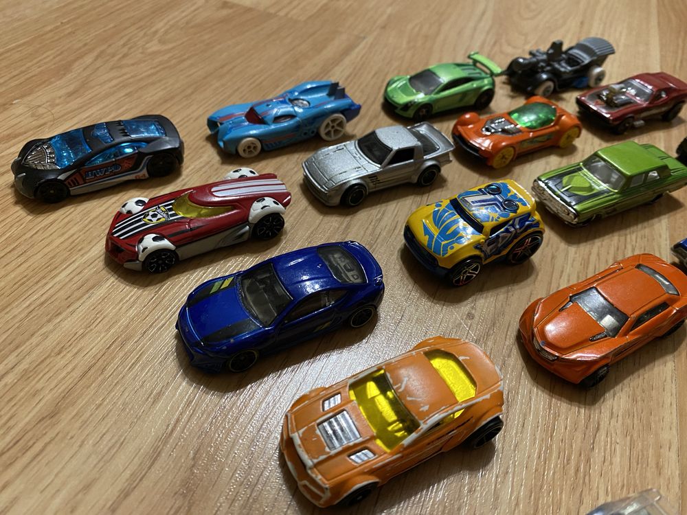 Машинки Hot Wheels (Хот Вилс) в количестве 20 штук