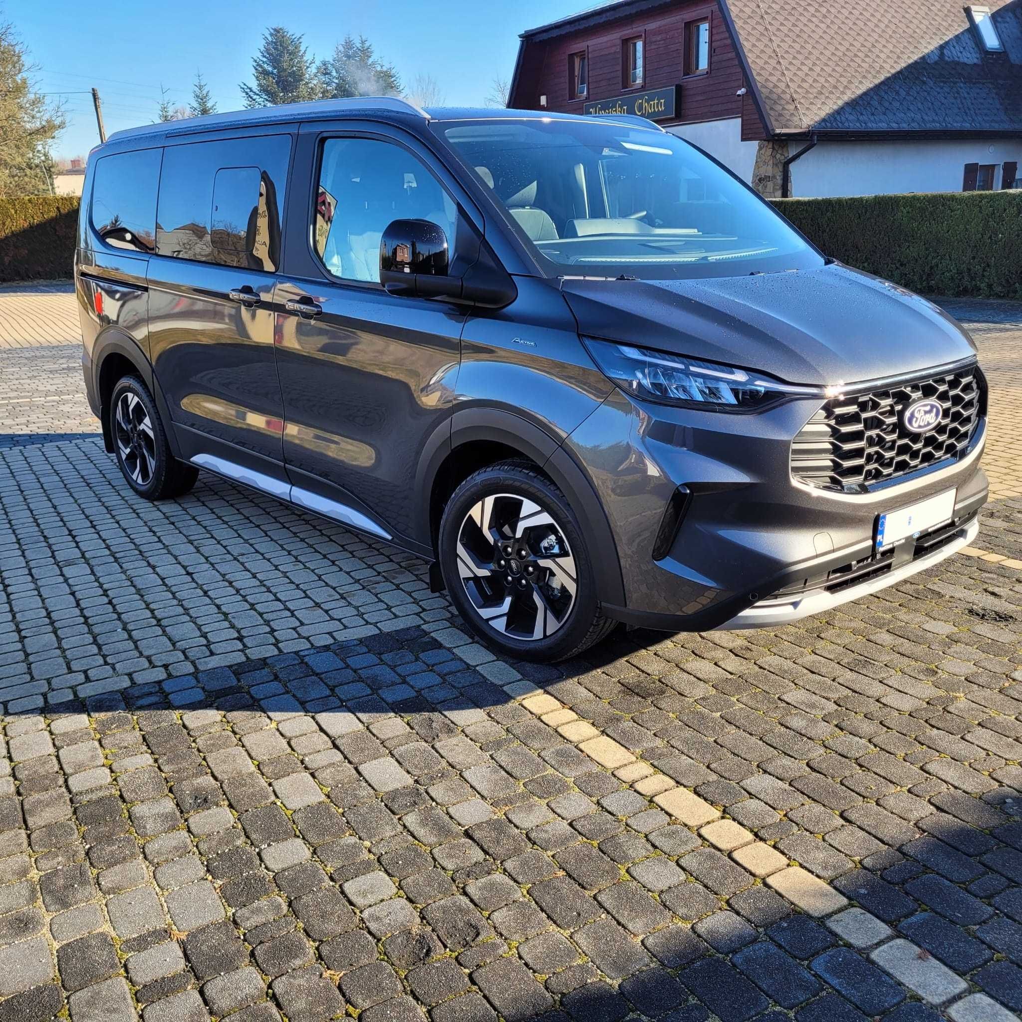 Ford Tourneo Custom 2024 – 8-osobowy, 4x4, automat - wynajem
