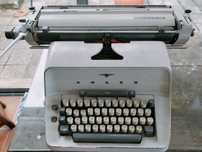Maquina de escrever antiga