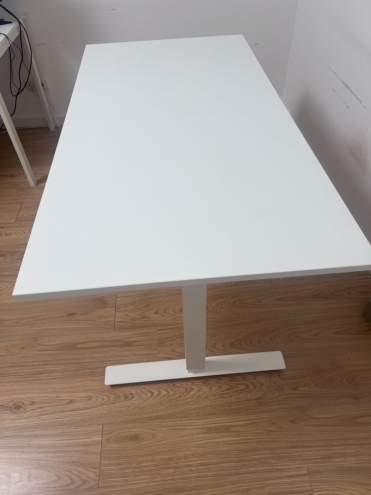 Mesa IKEA - modelo TROTTEN