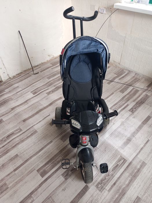 Дитячий велосипед с родительской ручкой