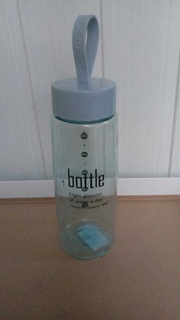 Бутылочка для воды. Пляшка для води. Бутылка.