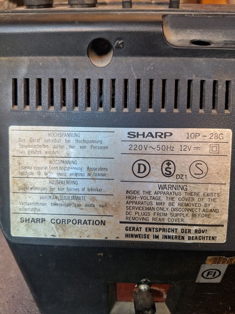 Продам магнитофон телевізор ''Sharp''