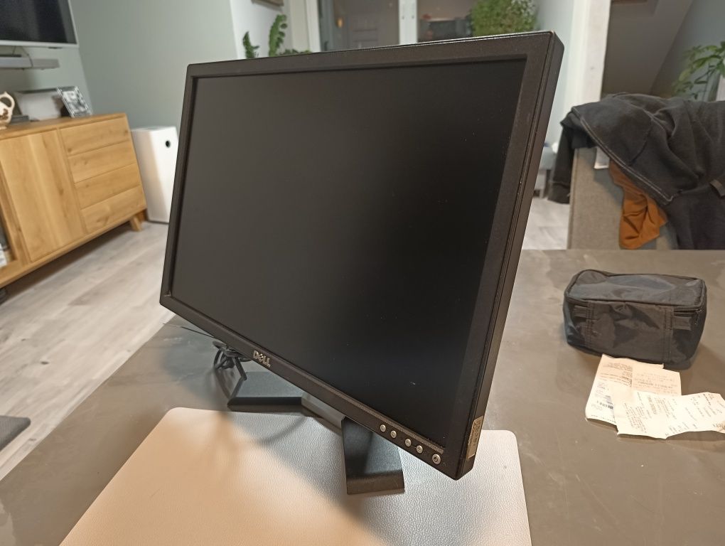 Monitor LCD Dell E228WFPc 22 " 1680 x 1050 px Tn
4,4/5