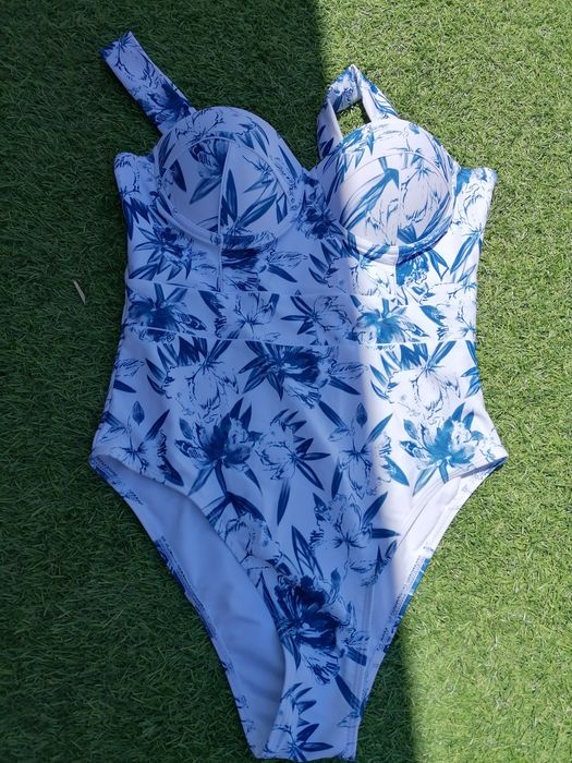 Fato de banho branco e azul