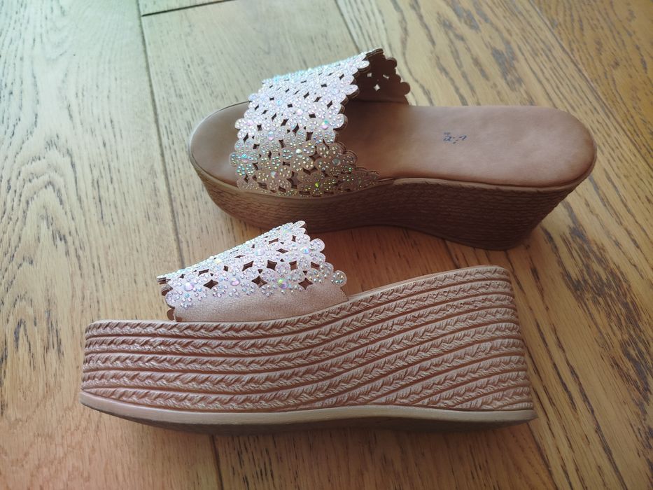 Eleganckie cudne klapki 39
