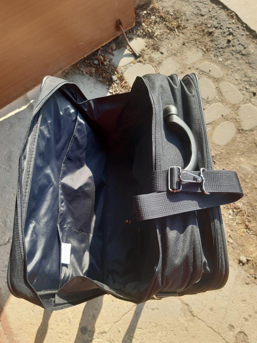 Torba podróżna, bagaż podręczy, aktówka na laptopa, neseser na dokumen
