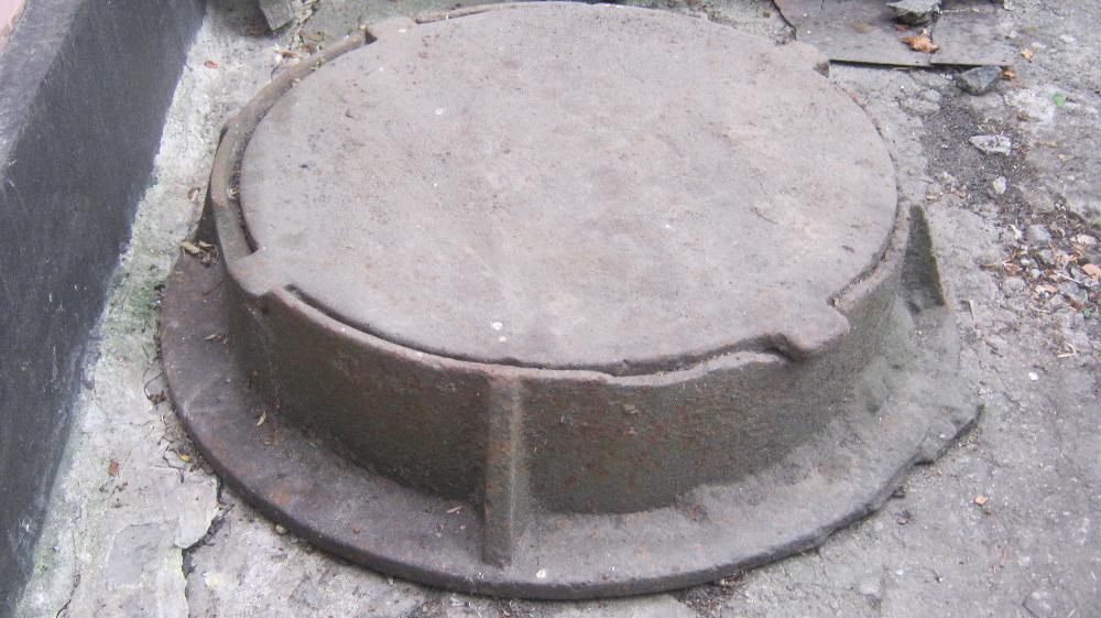 Продам канализационный люк