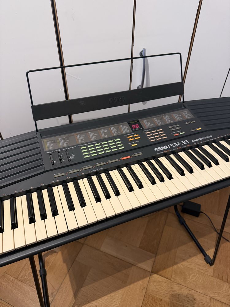 Синтезатор Yamaha psr-38 + стійка