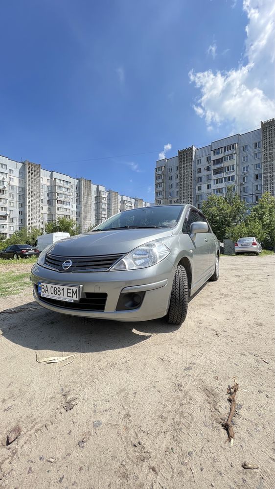 Nissan Tiida 2011