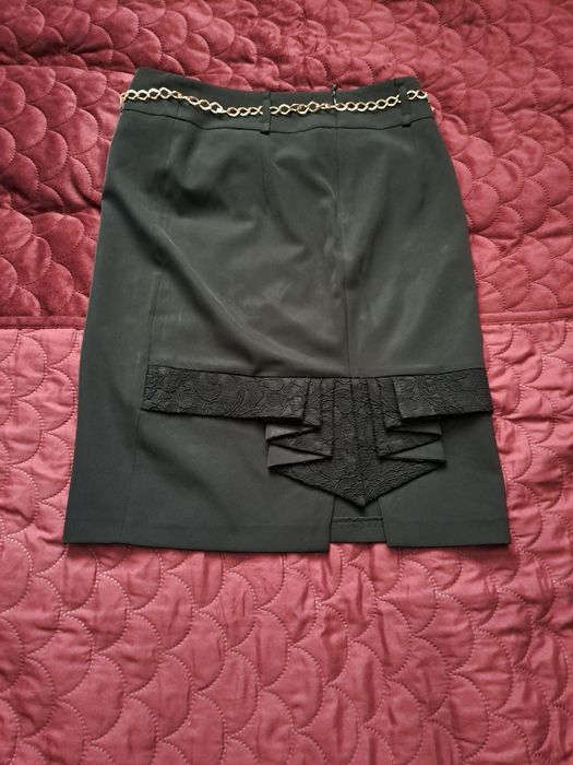 Ділова спідниця з цепочкою