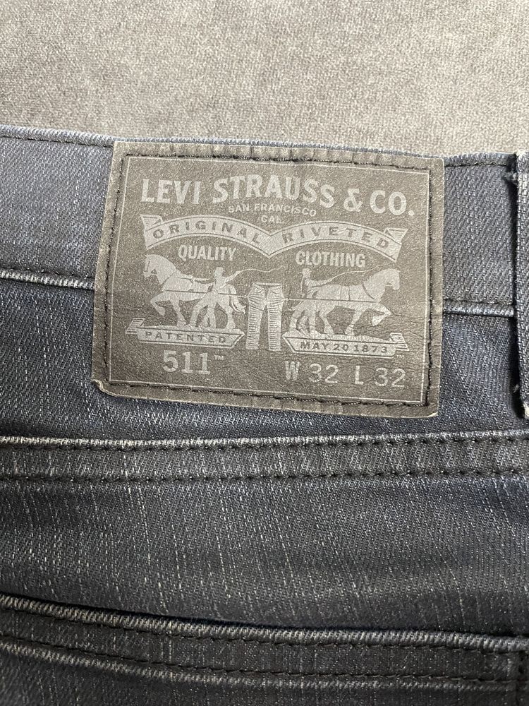 Продам мужские джинсы Levis