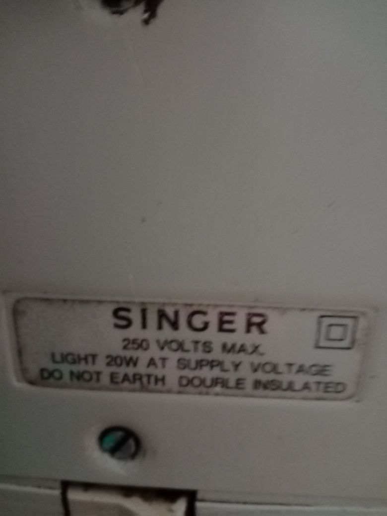 Máquina de costura Singer 518