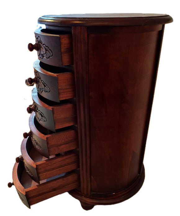 okrągła komódka z szufladkami