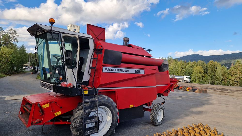 Massey Ferguson 22  Kombajn zbożowy. Mały przebieg