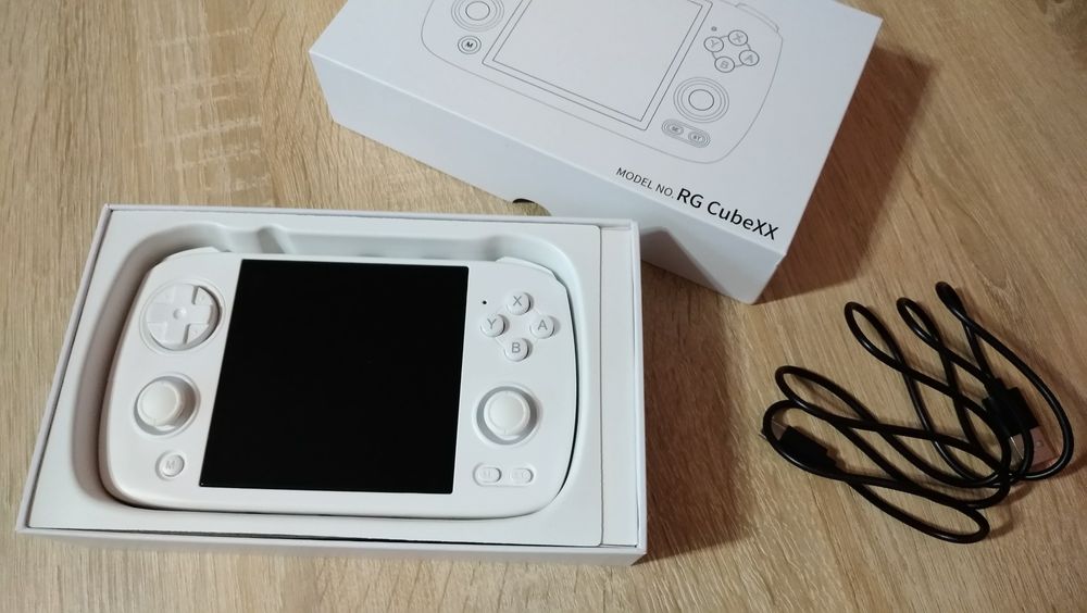 Anbernic rg cube xx