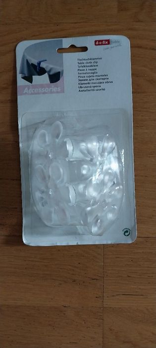 Klamerki mocujące obrus