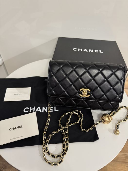 Chanel wallet on chain black