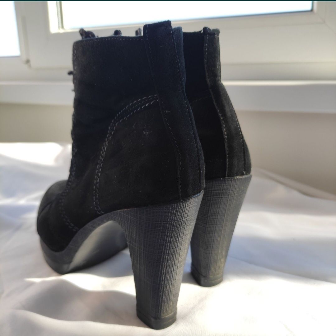 Ботинки черевики сапоги на підборах чорні жіночі замшеві осінні