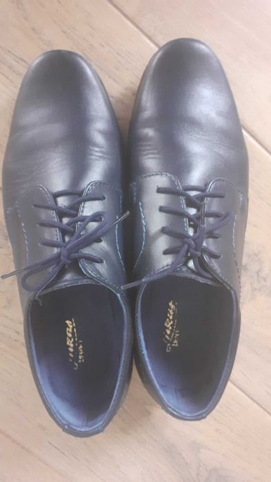 Eleganckie buty komunijne chłopięce ze skóry 35 wygodne jak NOWE