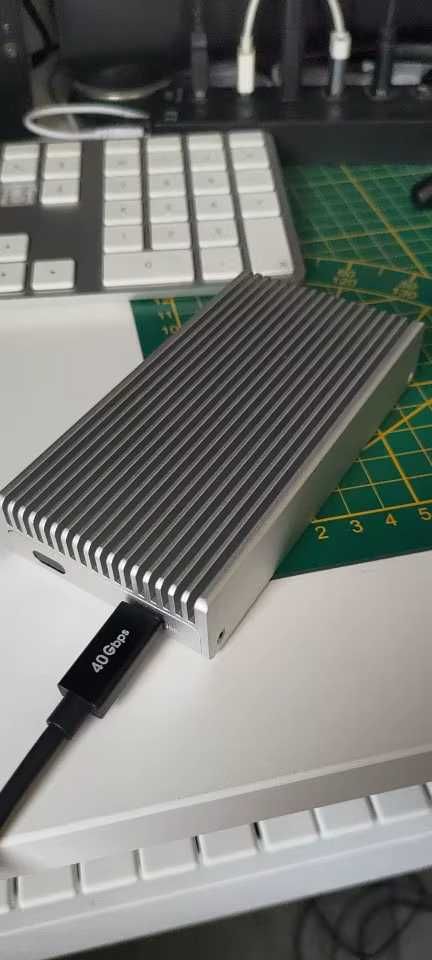 Зовнішня кишеня NVMe 40 Gbps USB 4.0 алюміній