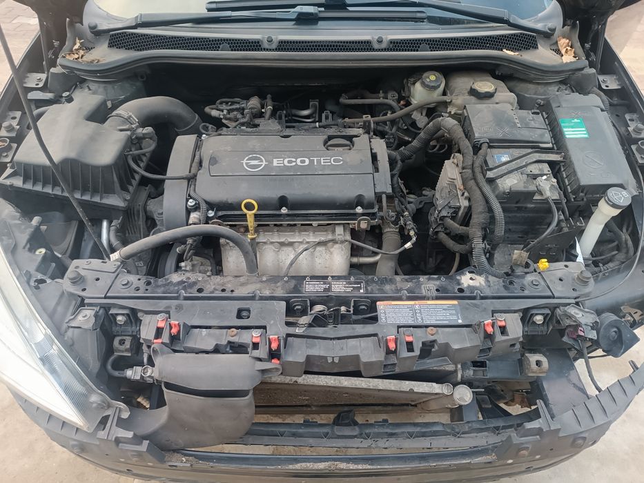 Opel astra j 1.6 benzyna