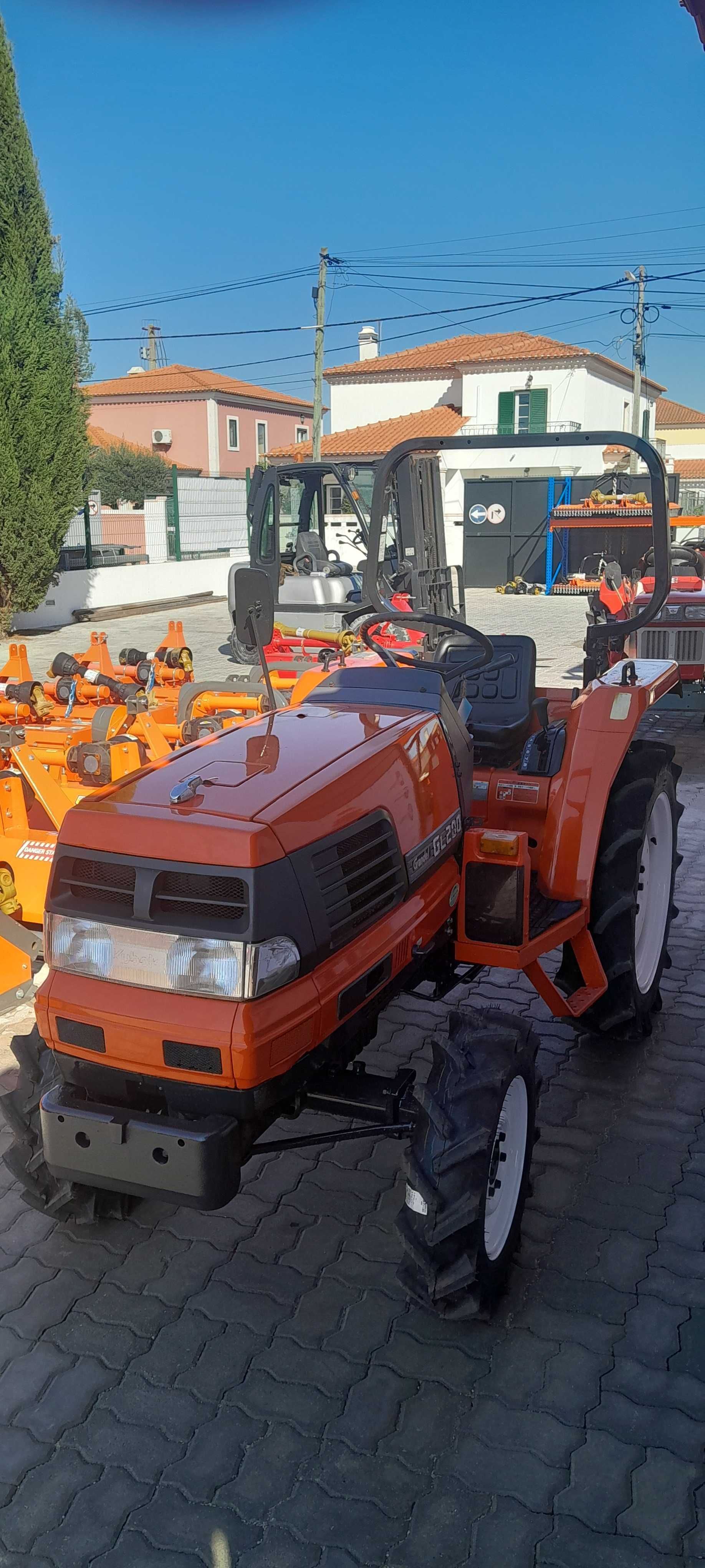 Kubota GL 200 4x4/ 3 cilindros  27 cavalos/ INVERSOR