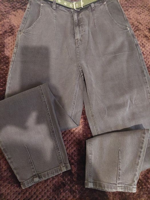 Продам новые женские джинсы