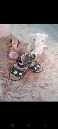 Sandałki dla małej damy