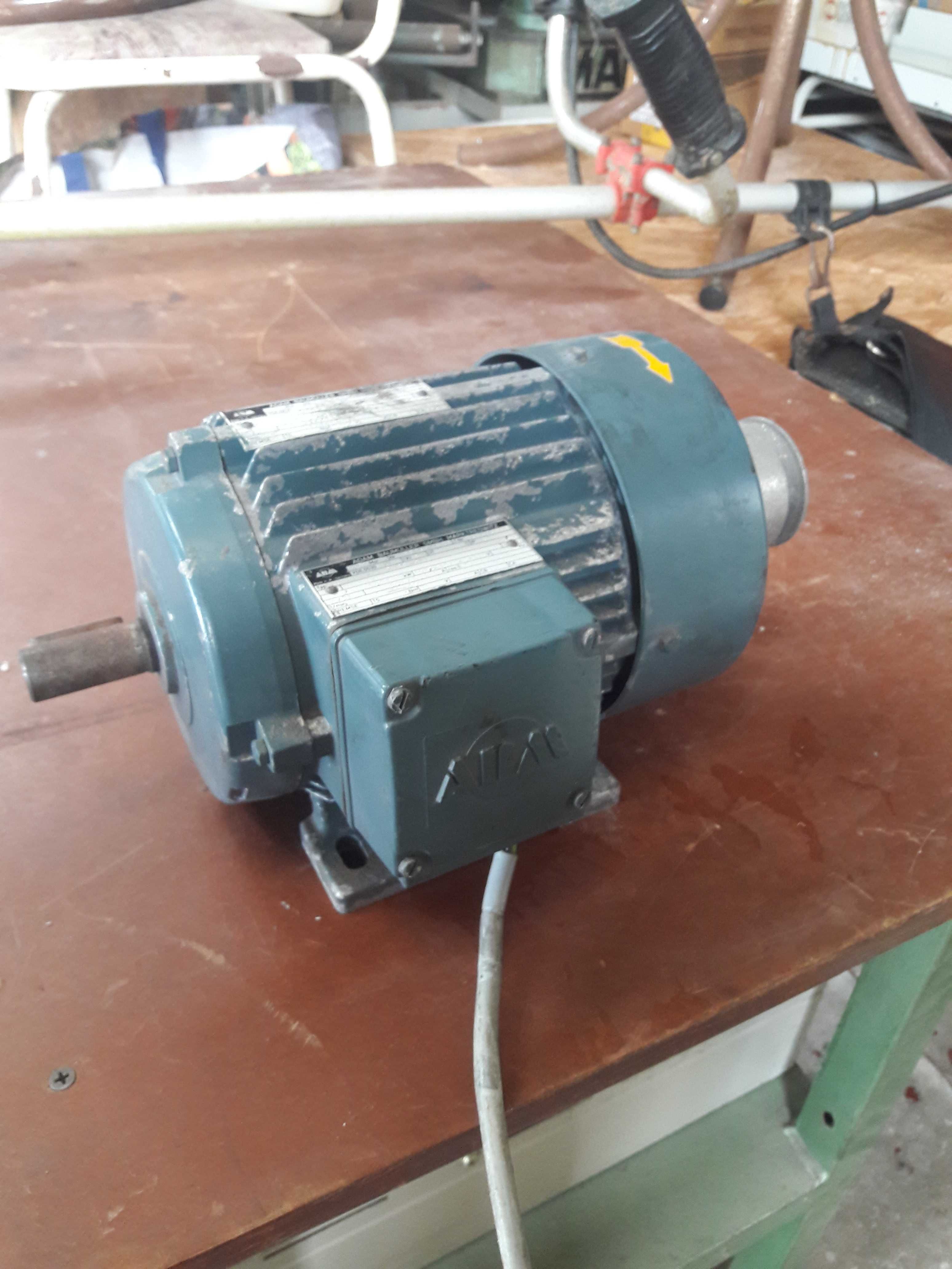 Motor trifásico 1 vc.